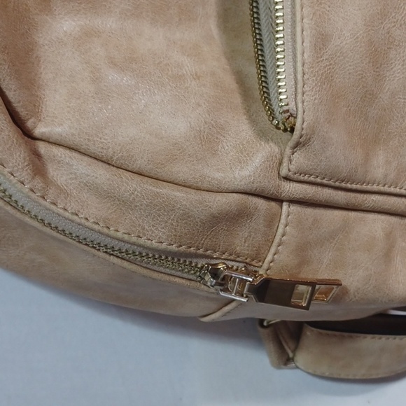 BACK PACK purse in a beautiful tan with 2 shoulder straps and handle 😋 - Picture 2 of 6